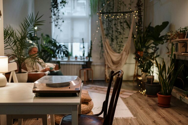 Simple Tips for Creating a Cozy and Inviting Home Environment